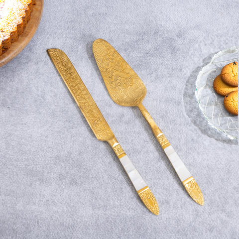 Brass & Mother of Pearl Cake Server Set – 2 Pieces front with cake