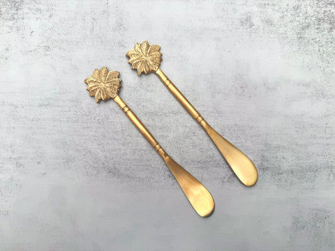 Palm Bloom Brass Butter Knife Set – 2 Pieces front