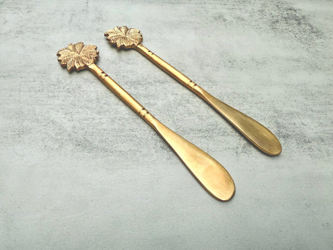 Palm Bloom Brass Butter Knife Set – 2 Pieces side